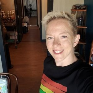 Meet your Posher, Hillary